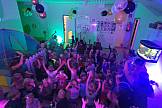 Party aller Kinder im Flur
