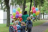 Wir lassen Luftballons in den Himmel steigen