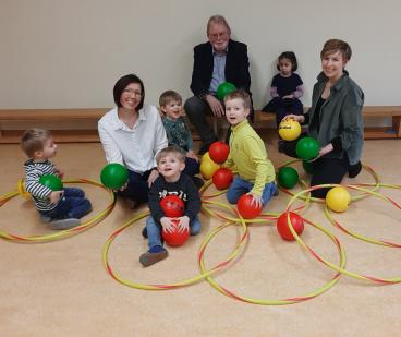 VfL Thüle spendet Sportmaterialien an das Familienzentrum