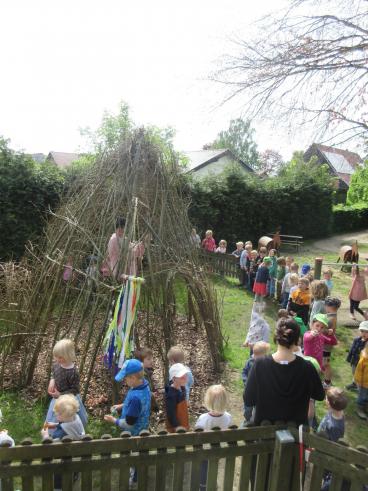 Einweihung des neuen Weiden-Tipis