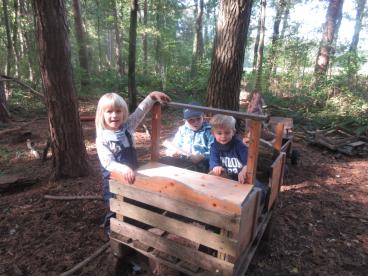 Wir besuchen den Waldkindergarten