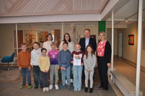 Übergabe Unicefurkunde