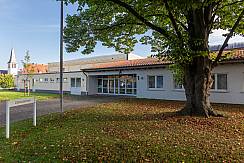 Außenansicht der Schule