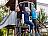 Schülerinnen und Schüler auf dem Spielplatz