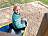 Schülerinnen und Schüler auf dem Spielplatz