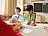 Kinder in der Willkommensklasse mit Montessori Anschauungsmaterial